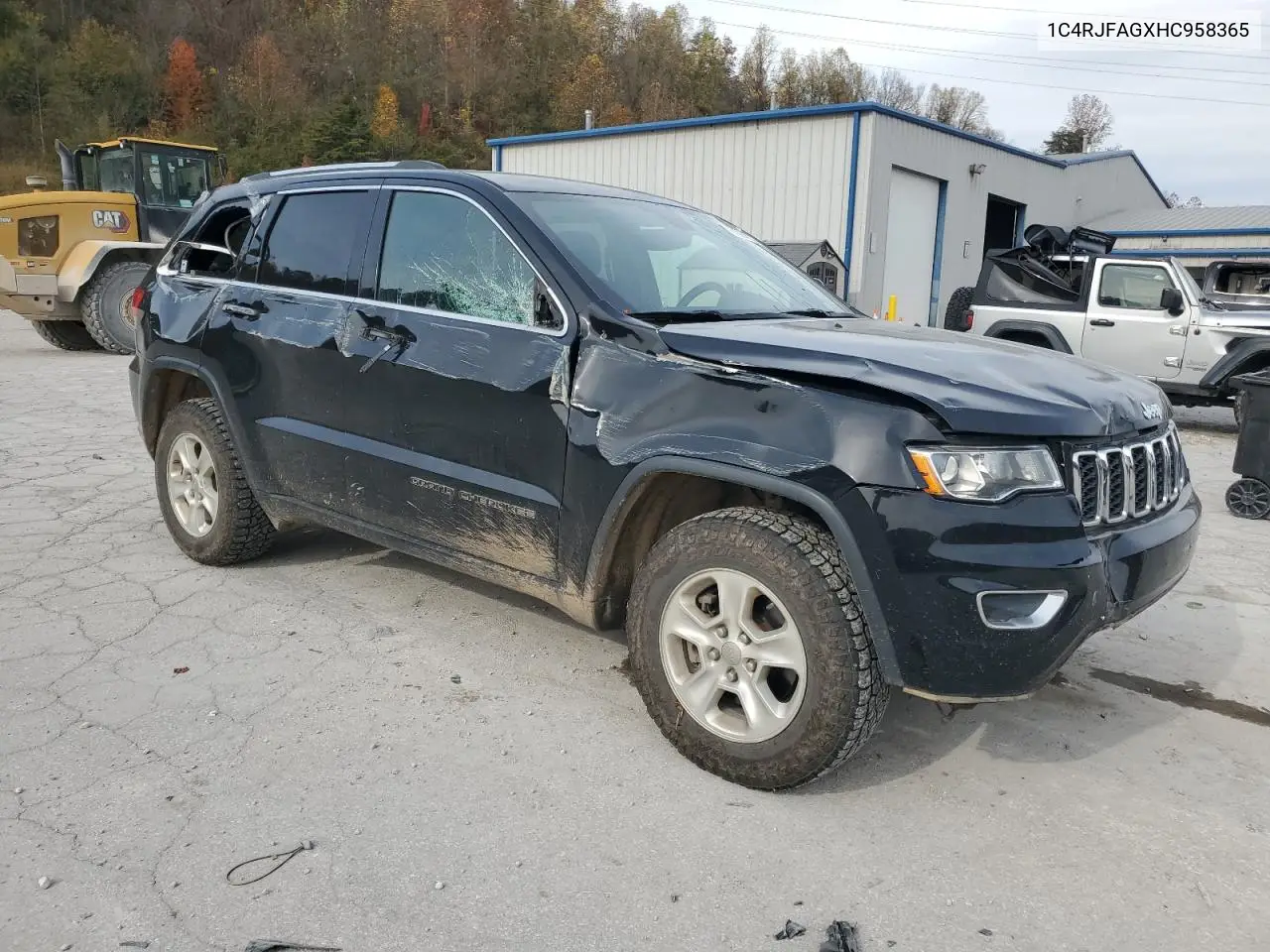 1C4RJFAGXHC958365 2017 Jeep Grand Cherokee Laredo