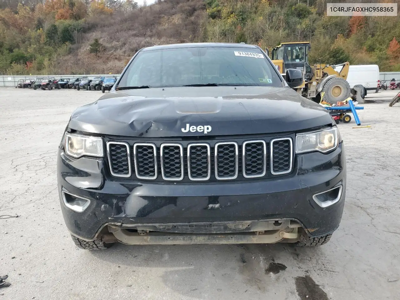 1C4RJFAGXHC958365 2017 Jeep Grand Cherokee Laredo