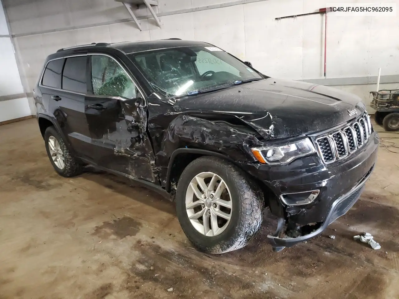 1C4RJFAG5HC962095 2017 Jeep Grand Cherokee Laredo