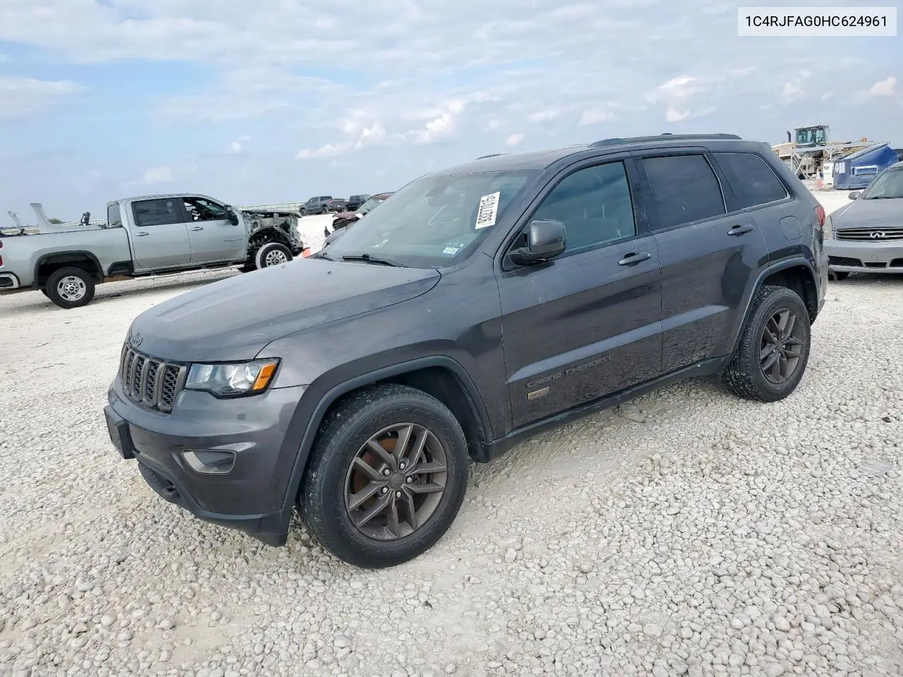 1C4RJFAG0HC624961 2017 Jeep Grand Cherokee Laredo