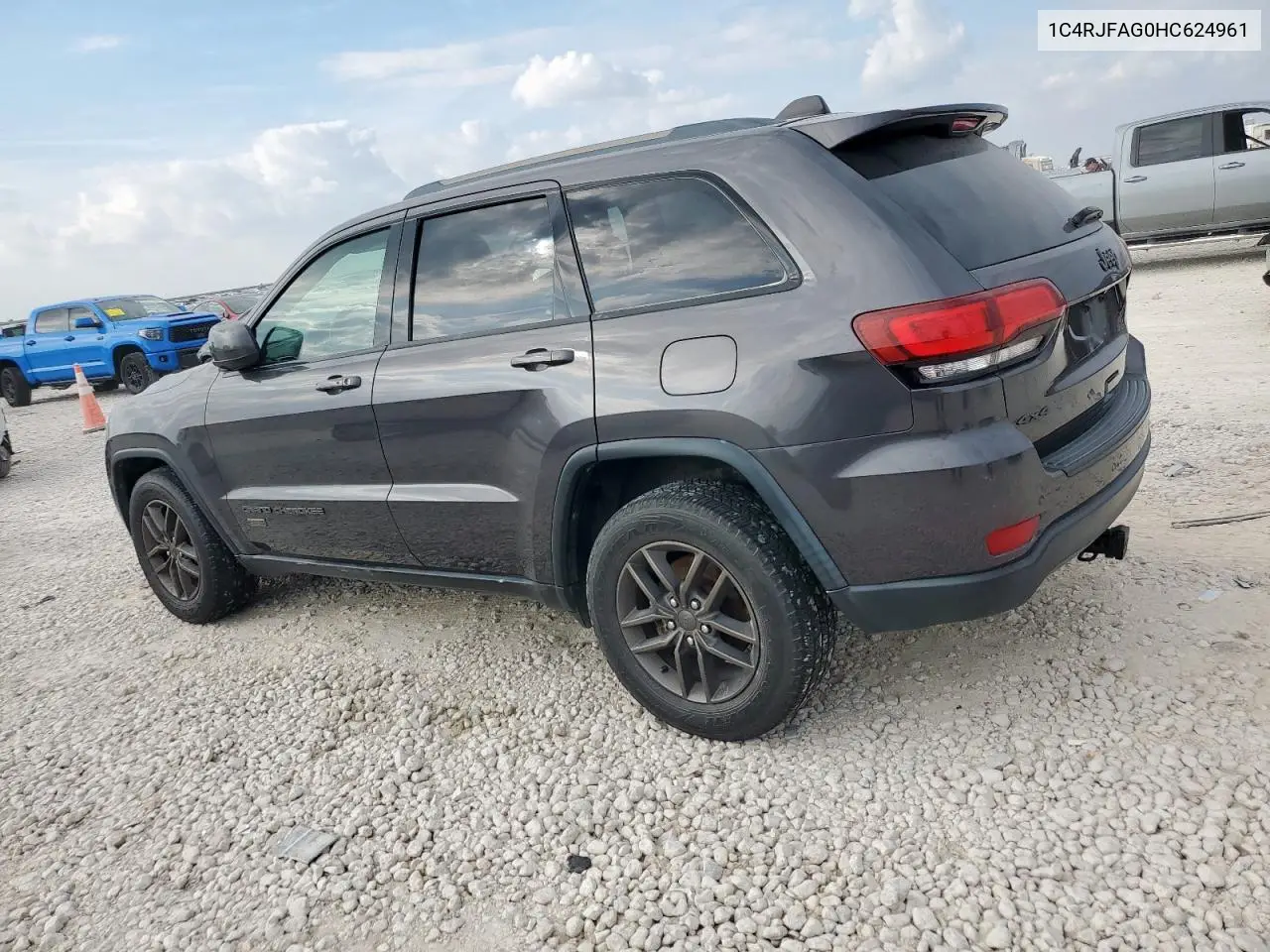 1C4RJFAG0HC624961 2017 Jeep Grand Cherokee Laredo