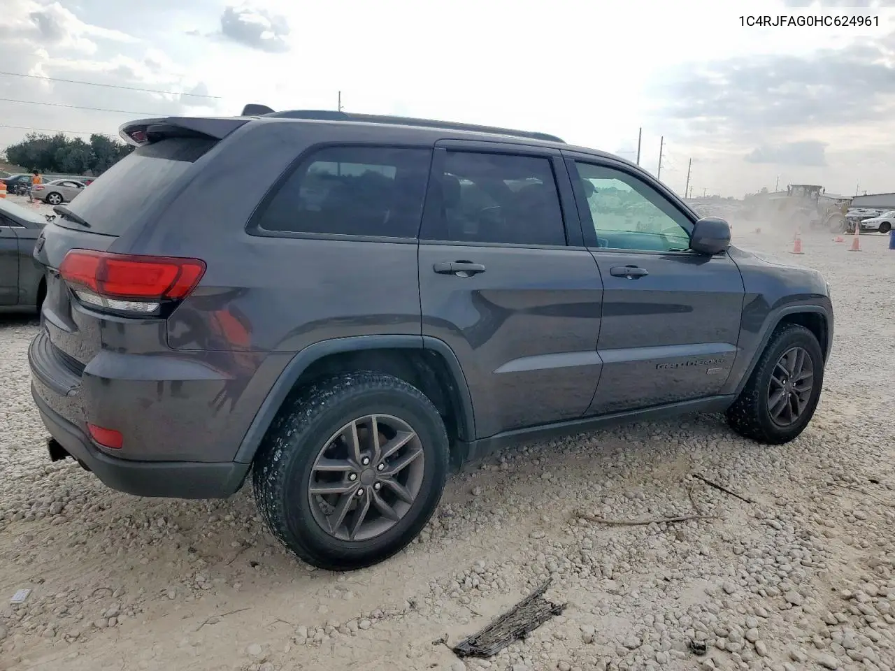 1C4RJFAG0HC624961 2017 Jeep Grand Cherokee Laredo