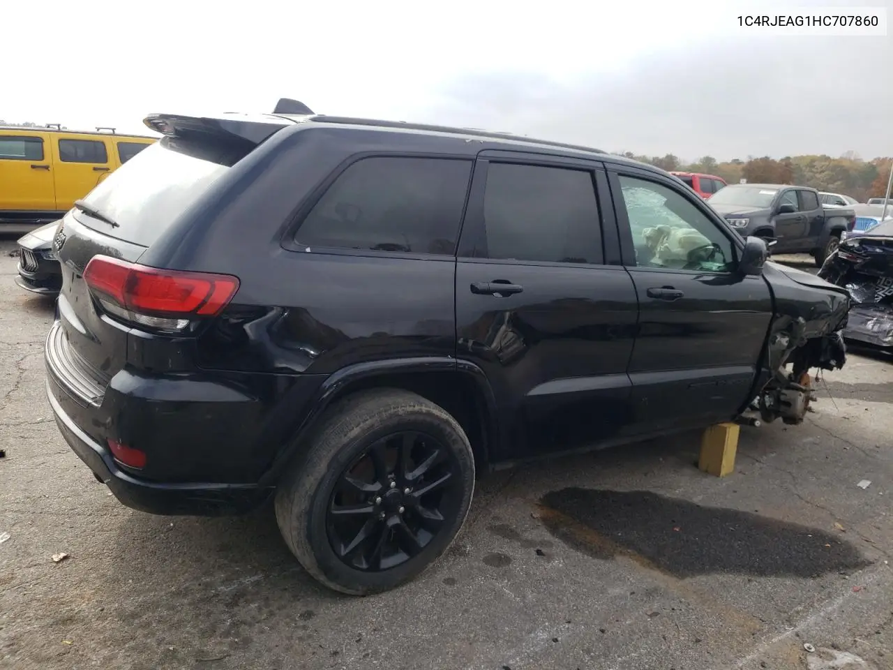 1C4RJEAG1HC707860 2017 Jeep Grand Cherokee Laredo