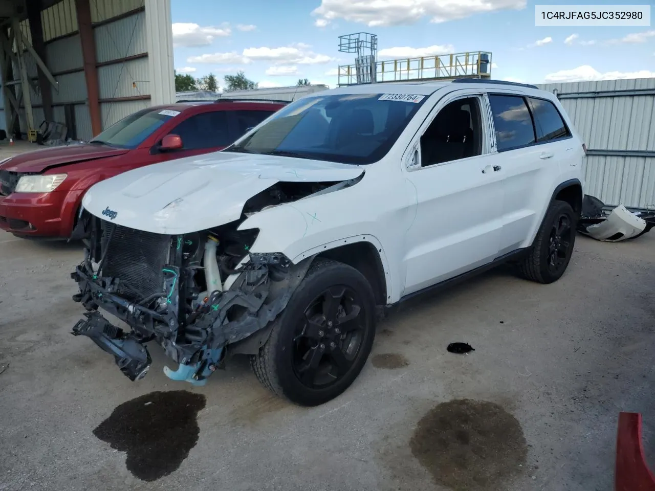 1C4RJFAG5JC352980 2018 Jeep Grand Cherokee Laredo