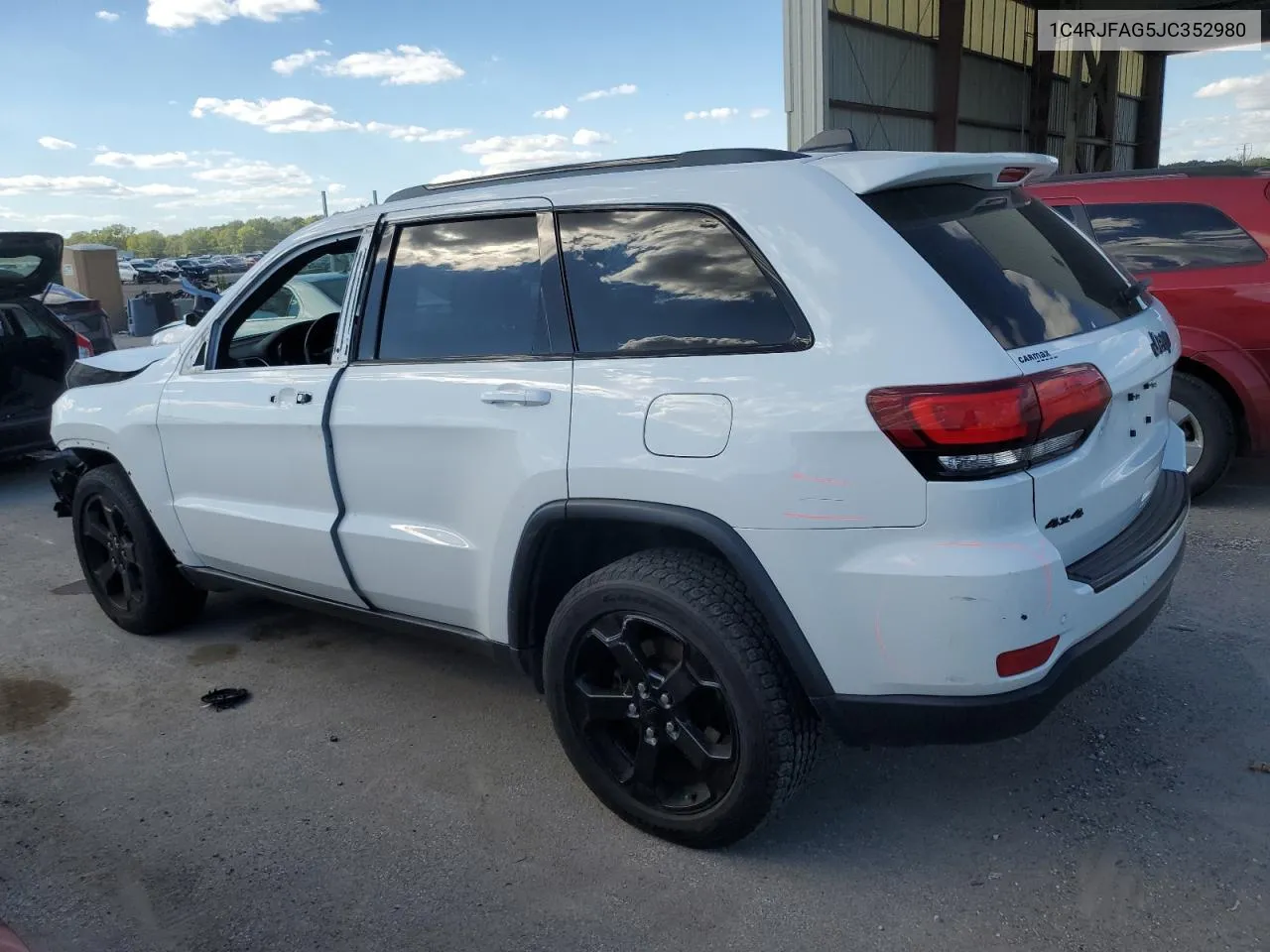 1C4RJFAG5JC352980 2018 Jeep Grand Cherokee Laredo