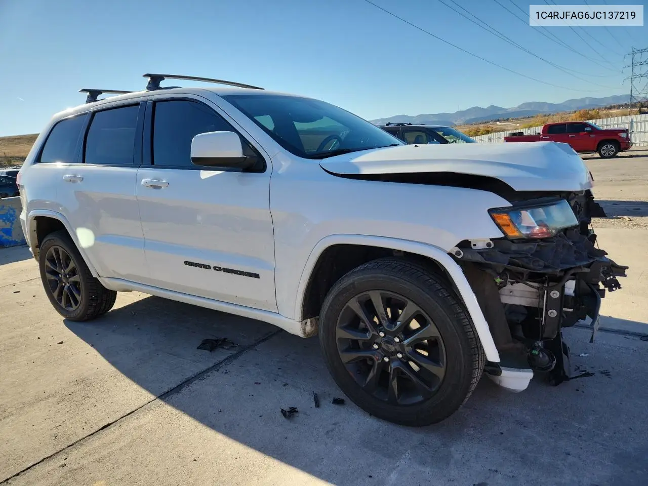 1C4RJFAG6JC137219 2018 Jeep Grand Cherokee Laredo