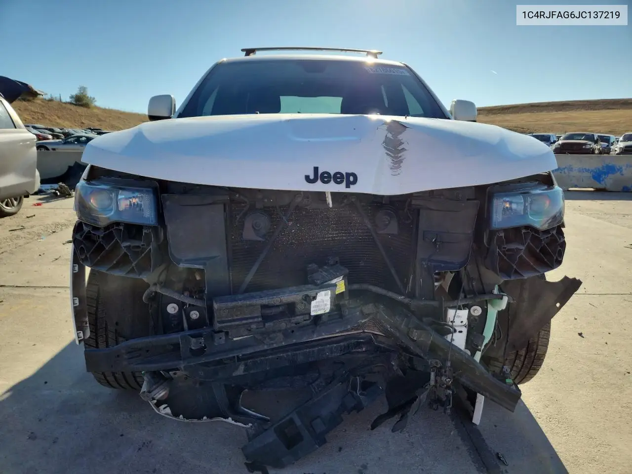 1C4RJFAG6JC137219 2018 Jeep Grand Cherokee Laredo