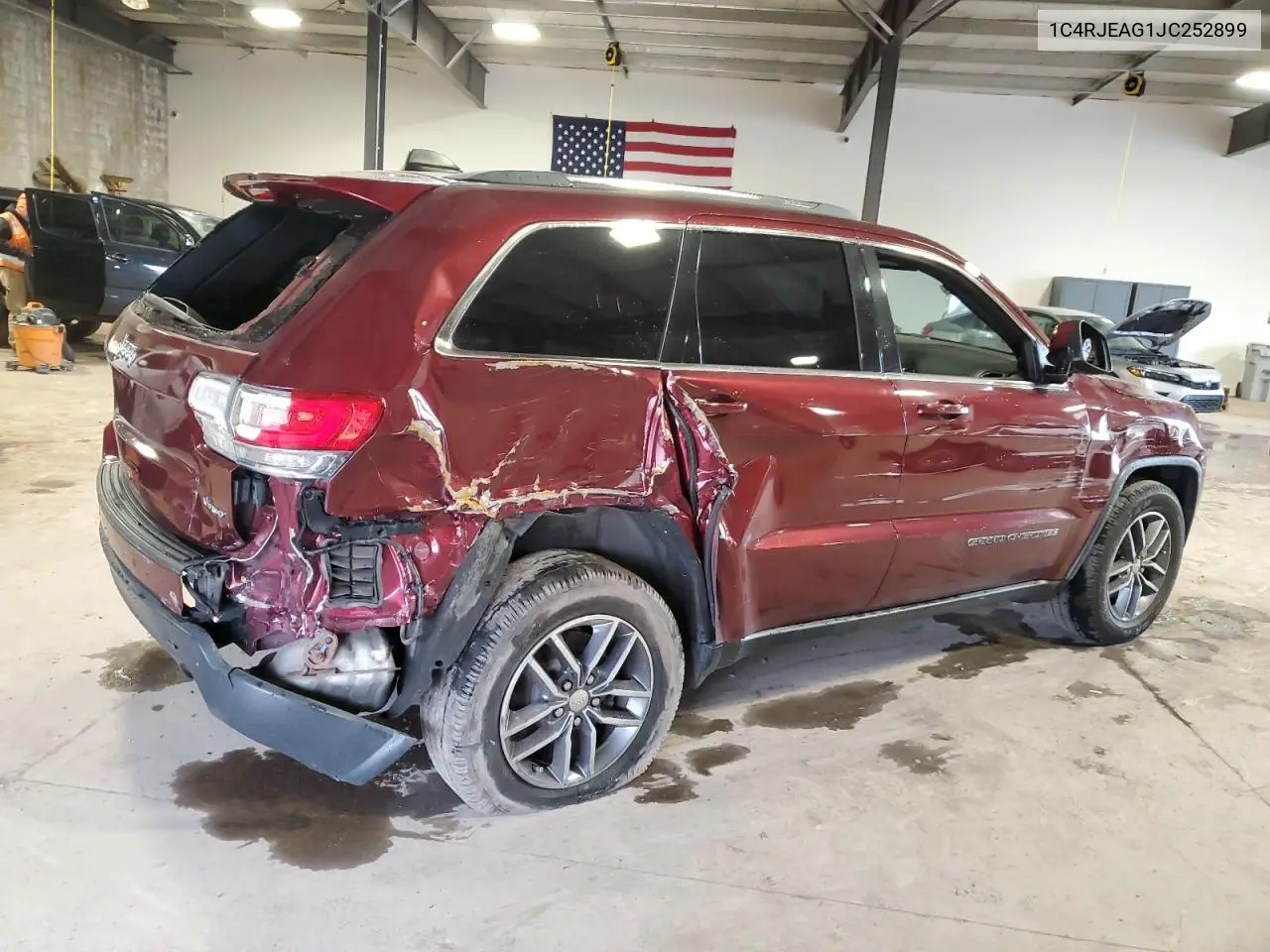 1C4RJEAG1JC252899 2018 Jeep Grand Cherokee Laredo