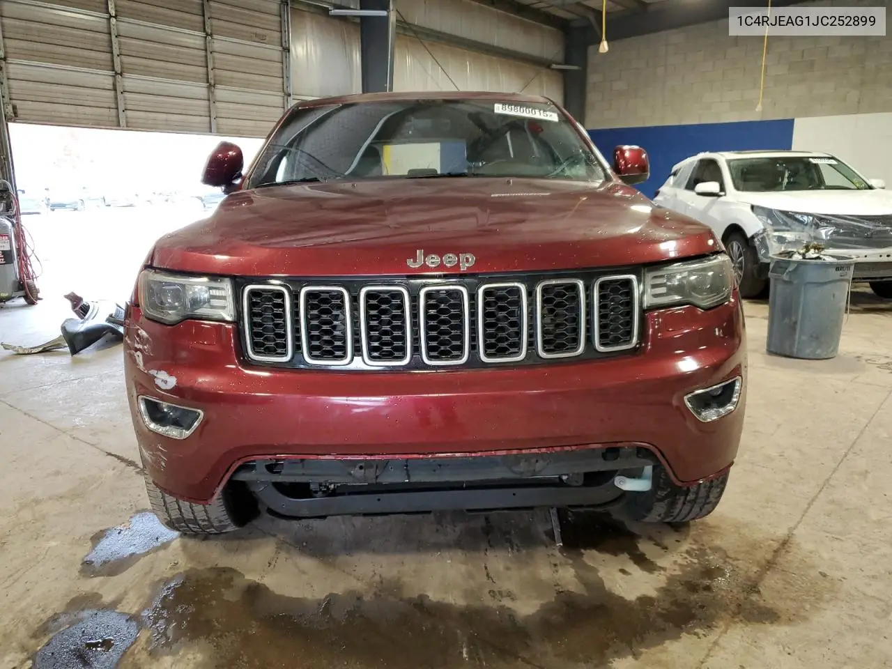 1C4RJEAG1JC252899 2018 Jeep Grand Cherokee Laredo