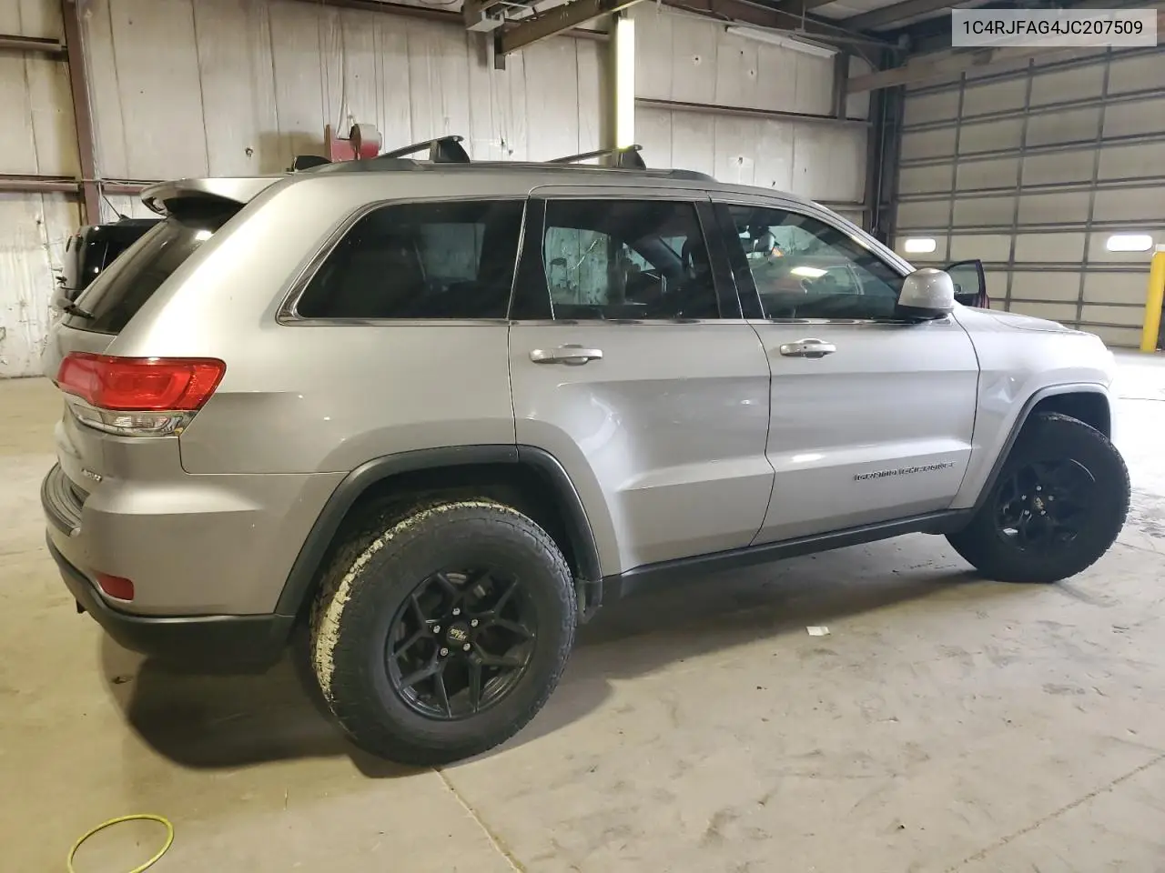 1C4RJFAG4JC207509 2018 Jeep Grand Cherokee Laredo