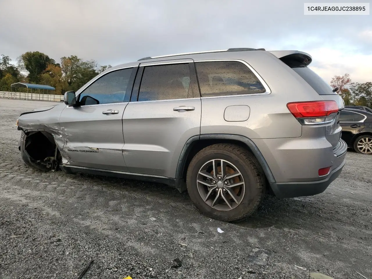 1C4RJEAG0JC238895 2018 Jeep Grand Cherokee Laredo