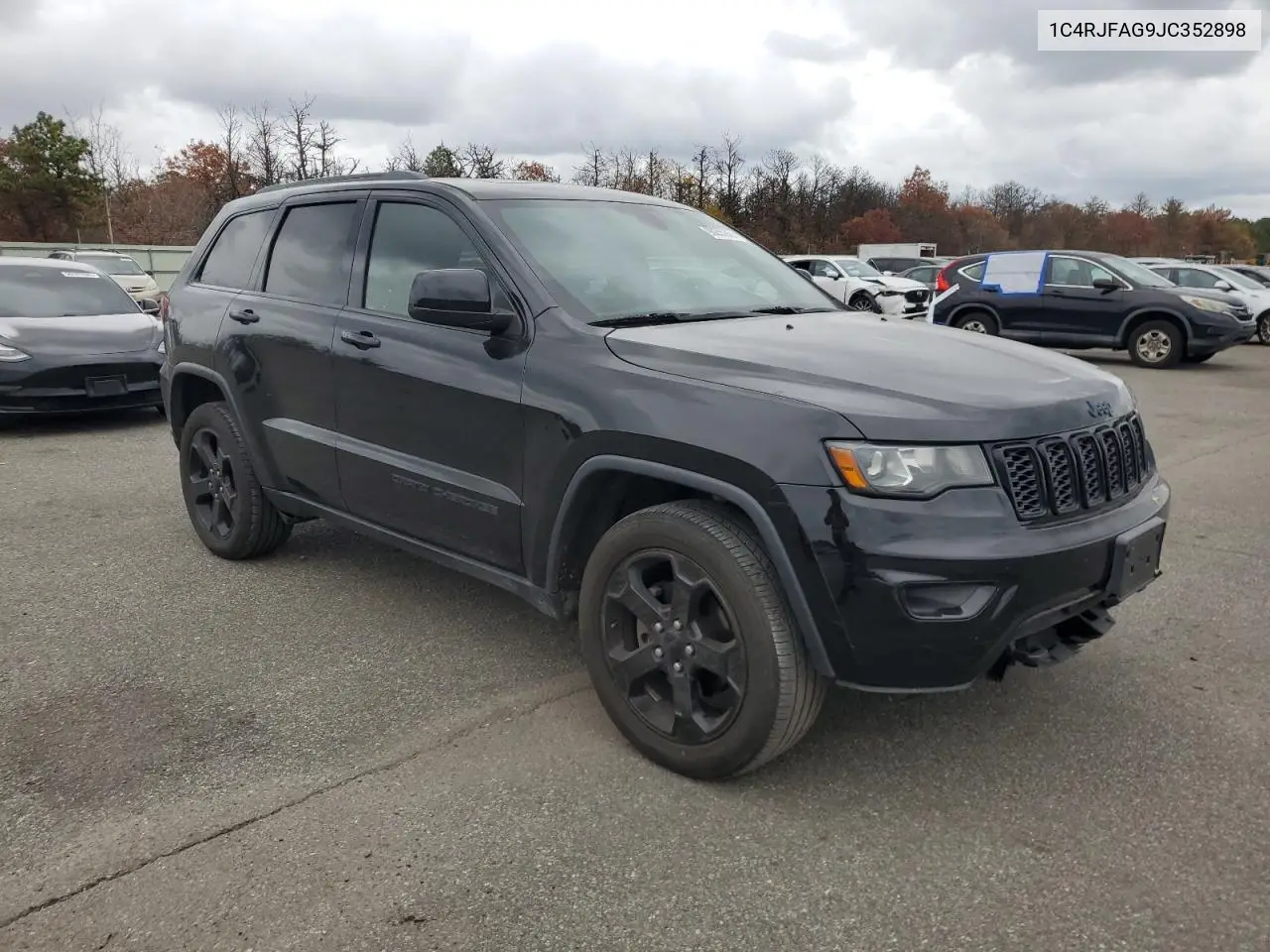 1C4RJFAG9JC352898 2018 Jeep Grand Cherokee Laredo