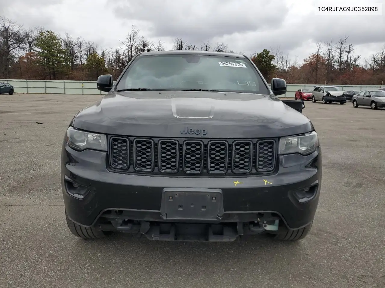 1C4RJFAG9JC352898 2018 Jeep Grand Cherokee Laredo