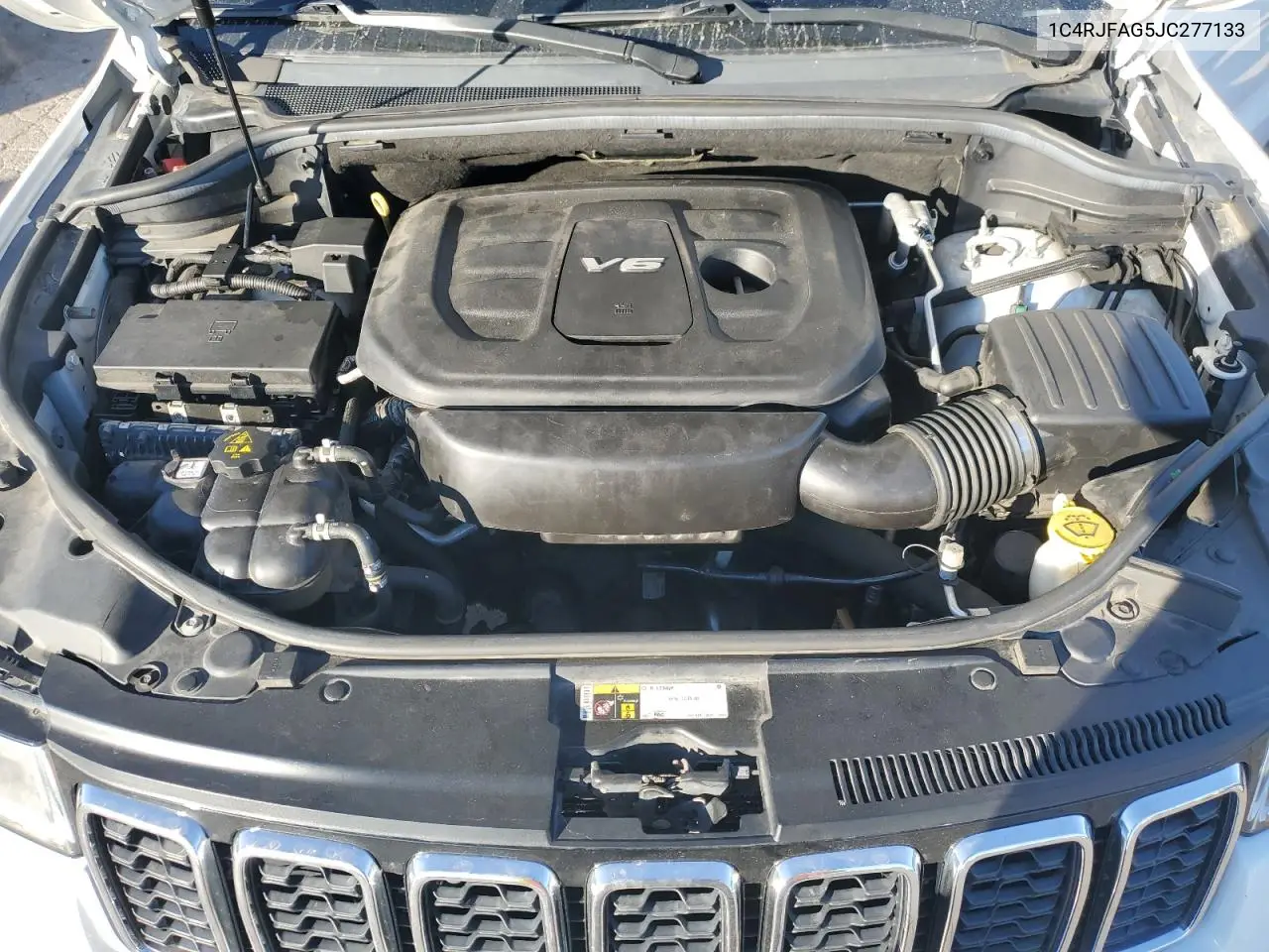1C4RJFAG5JC277133 2018 Jeep Grand Cherokee Laredo