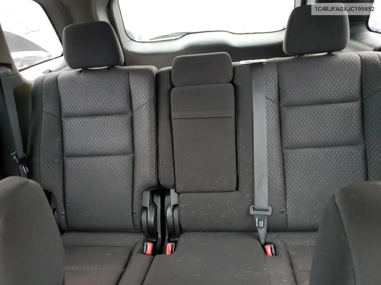 1C4RJFAGXJC195852 2018 Jeep Grand Cherokee Laredo