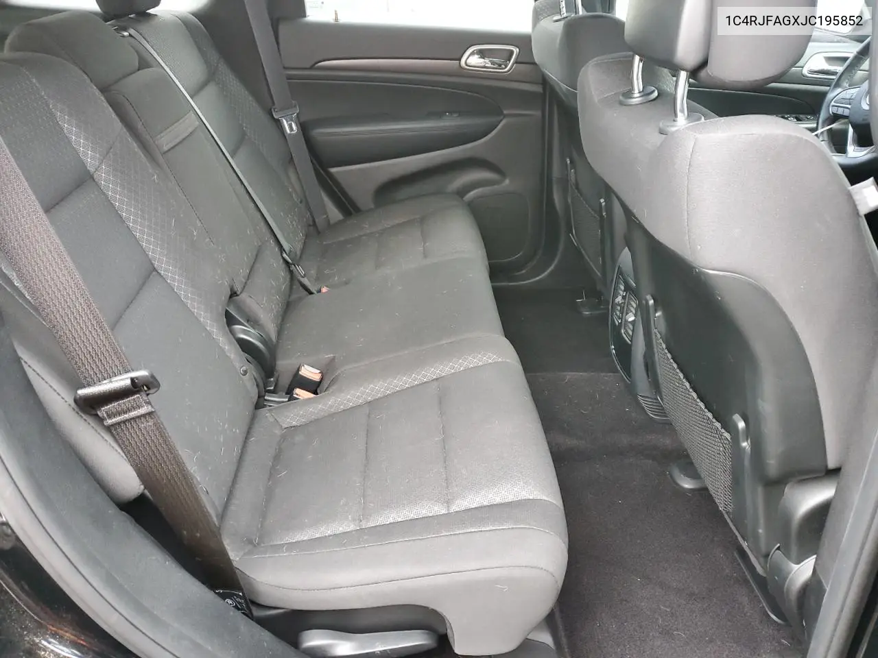 1C4RJFAGXJC195852 2018 Jeep Grand Cherokee Laredo