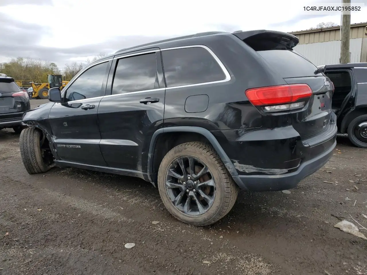 1C4RJFAGXJC195852 2018 Jeep Grand Cherokee Laredo