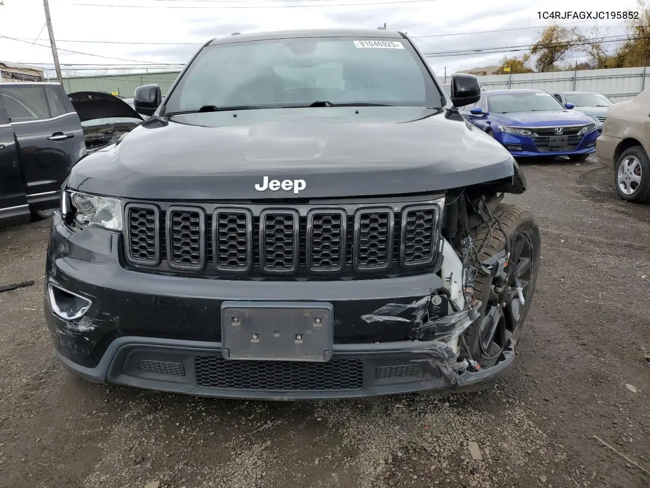 1C4RJFAGXJC195852 2018 Jeep Grand Cherokee Laredo