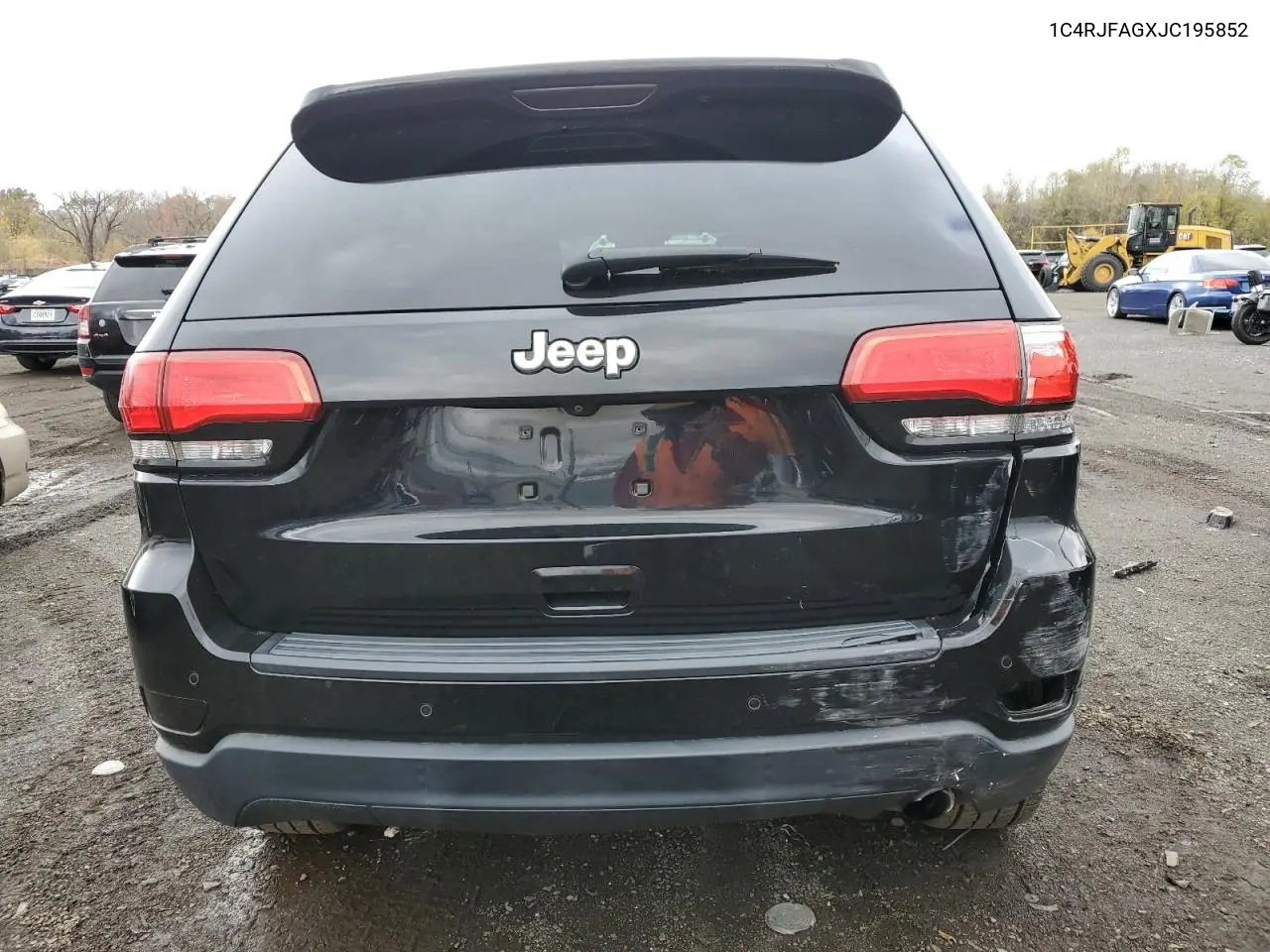 1C4RJFAGXJC195852 2018 Jeep Grand Cherokee Laredo