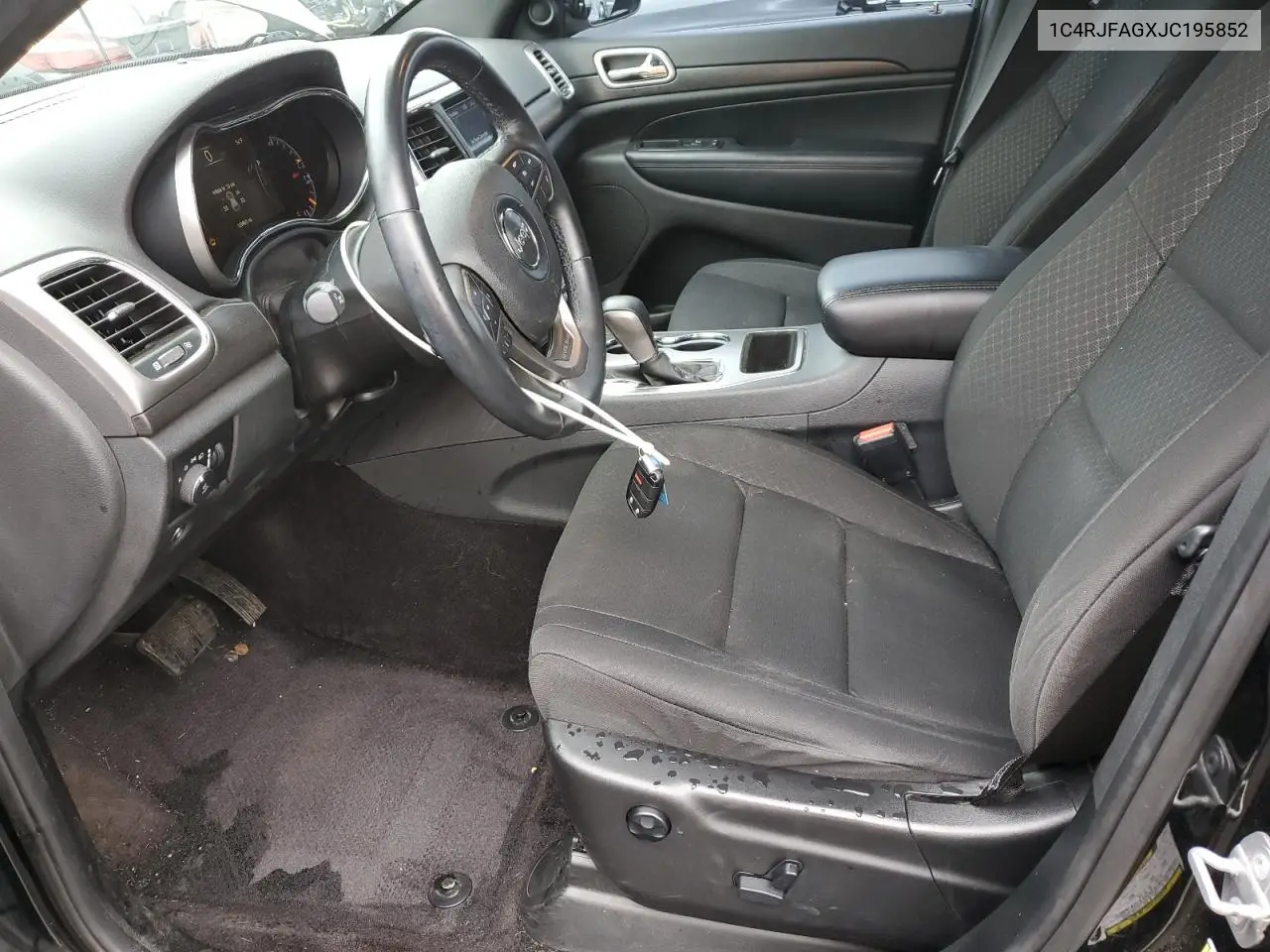 1C4RJFAGXJC195852 2018 Jeep Grand Cherokee Laredo