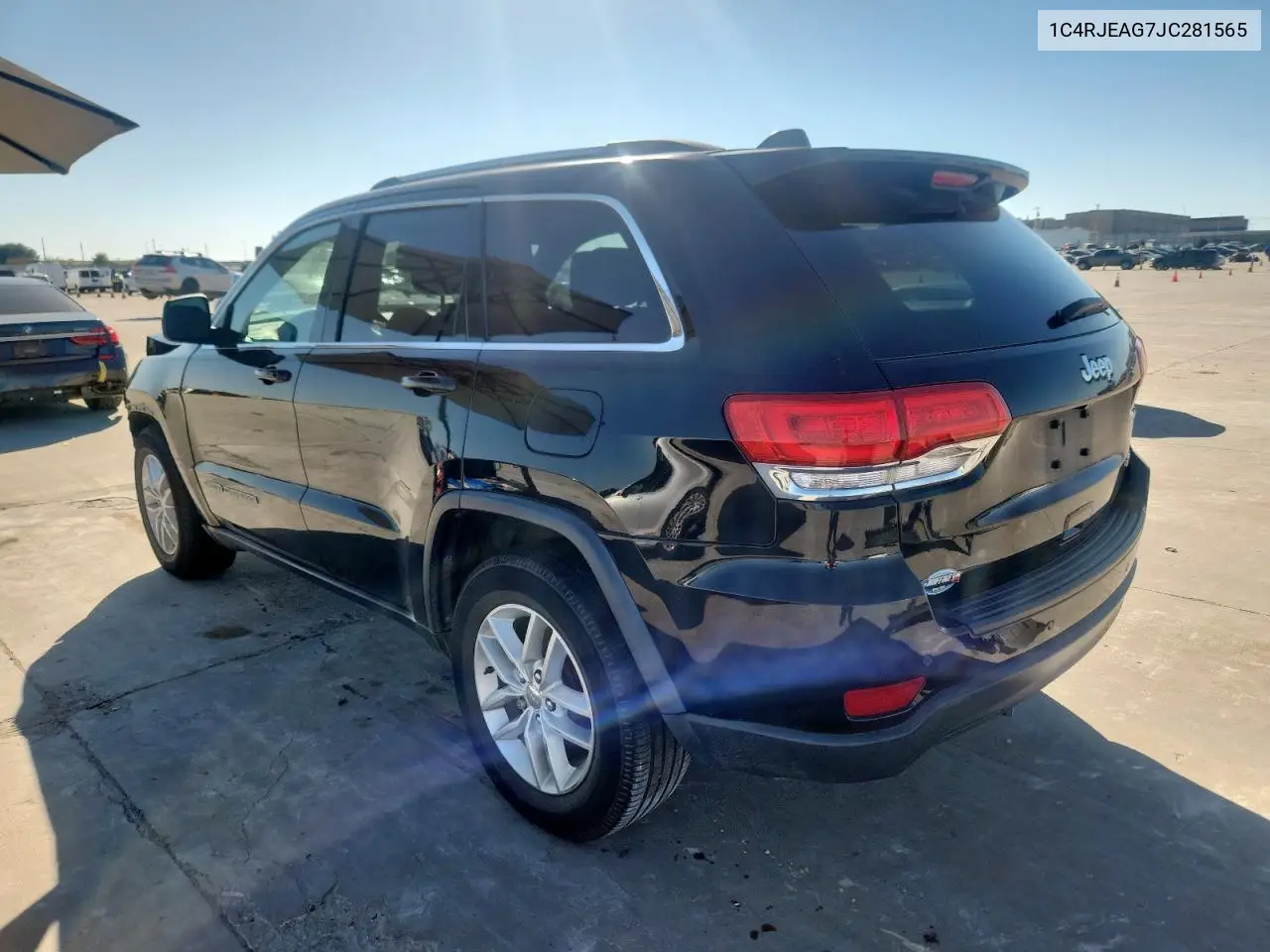 1C4RJEAG7JC281565 2018 Jeep Grand Cherokee Laredo