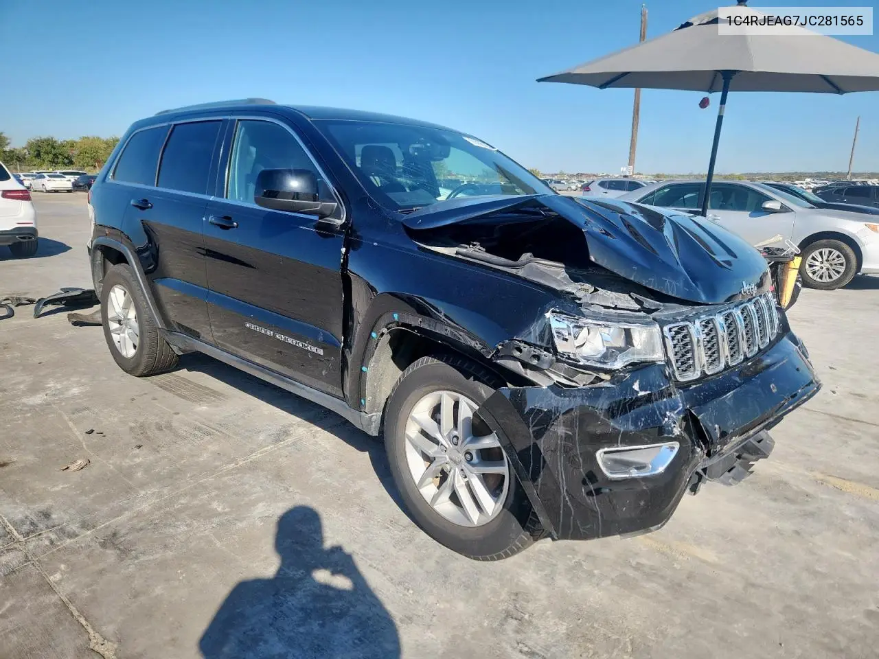 1C4RJEAG7JC281565 2018 Jeep Grand Cherokee Laredo