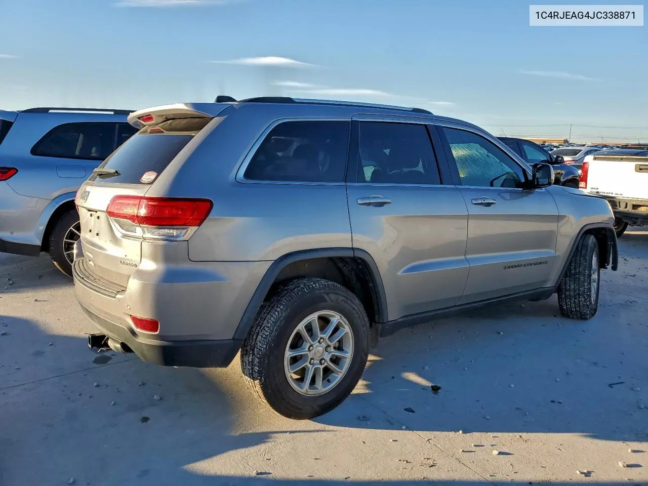 1C4RJEAG4JC338871 2018 Jeep Grand Cherokee Laredo