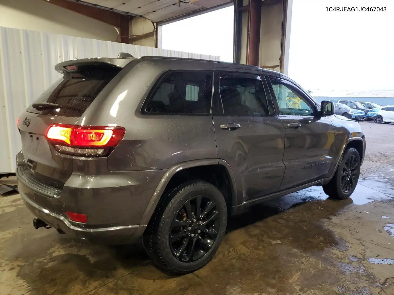 1C4RJFAG1JC467043 2018 Jeep Grand Cherokee Laredo