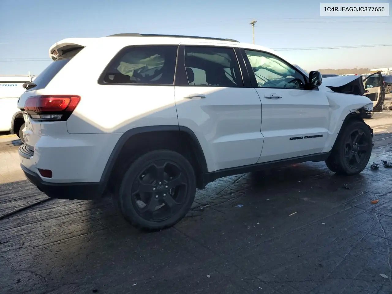 1C4RJFAG0JC377656 2018 Jeep Grand Cherokee Laredo