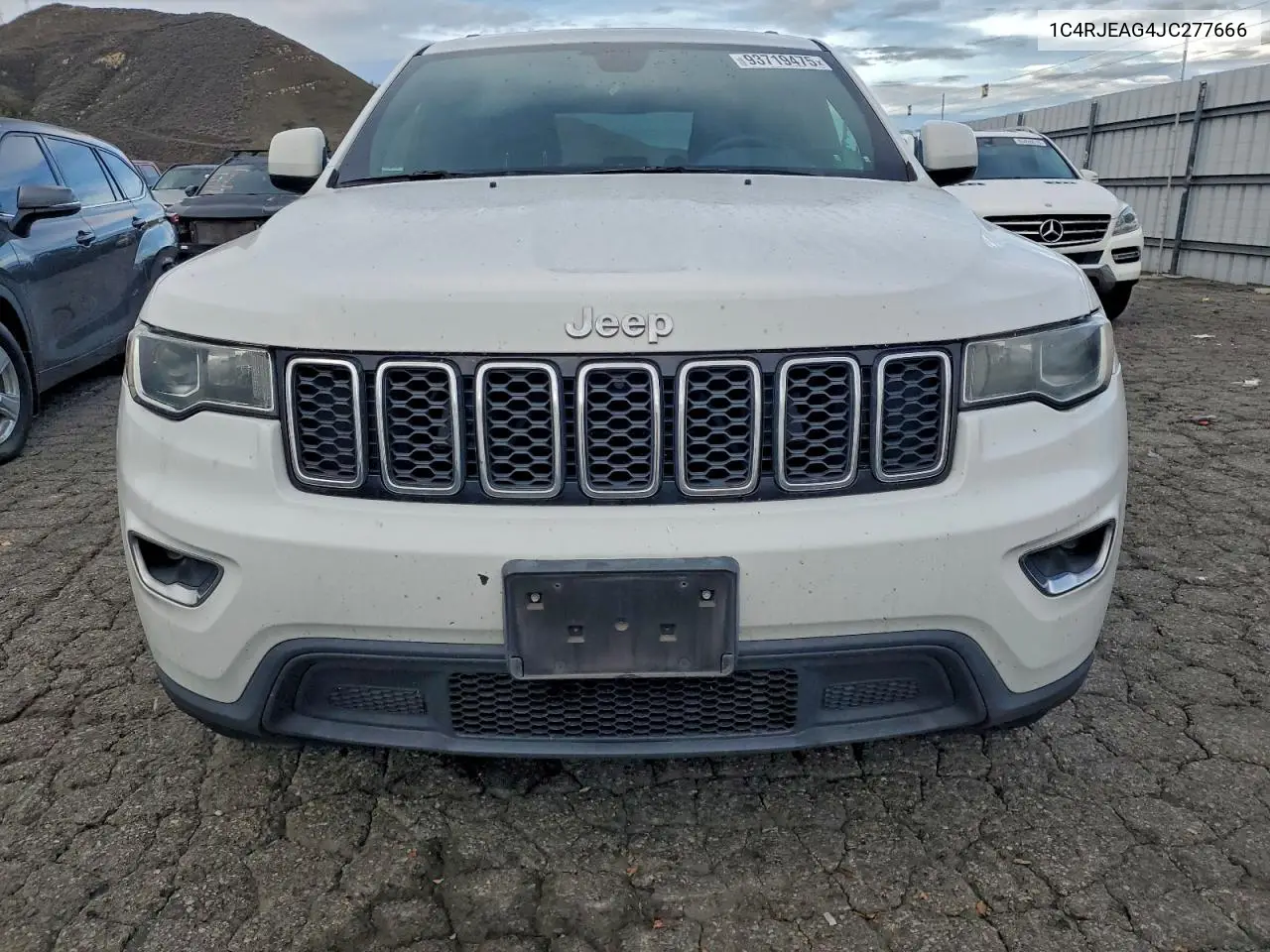1C4RJEAG4JC277666 2018 Jeep Grand Cherokee Laredo