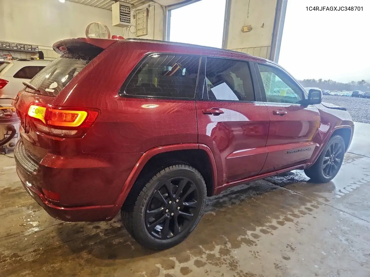 1C4RJFAGXJC348701 2018 Jeep Grand Cherokee Laredo