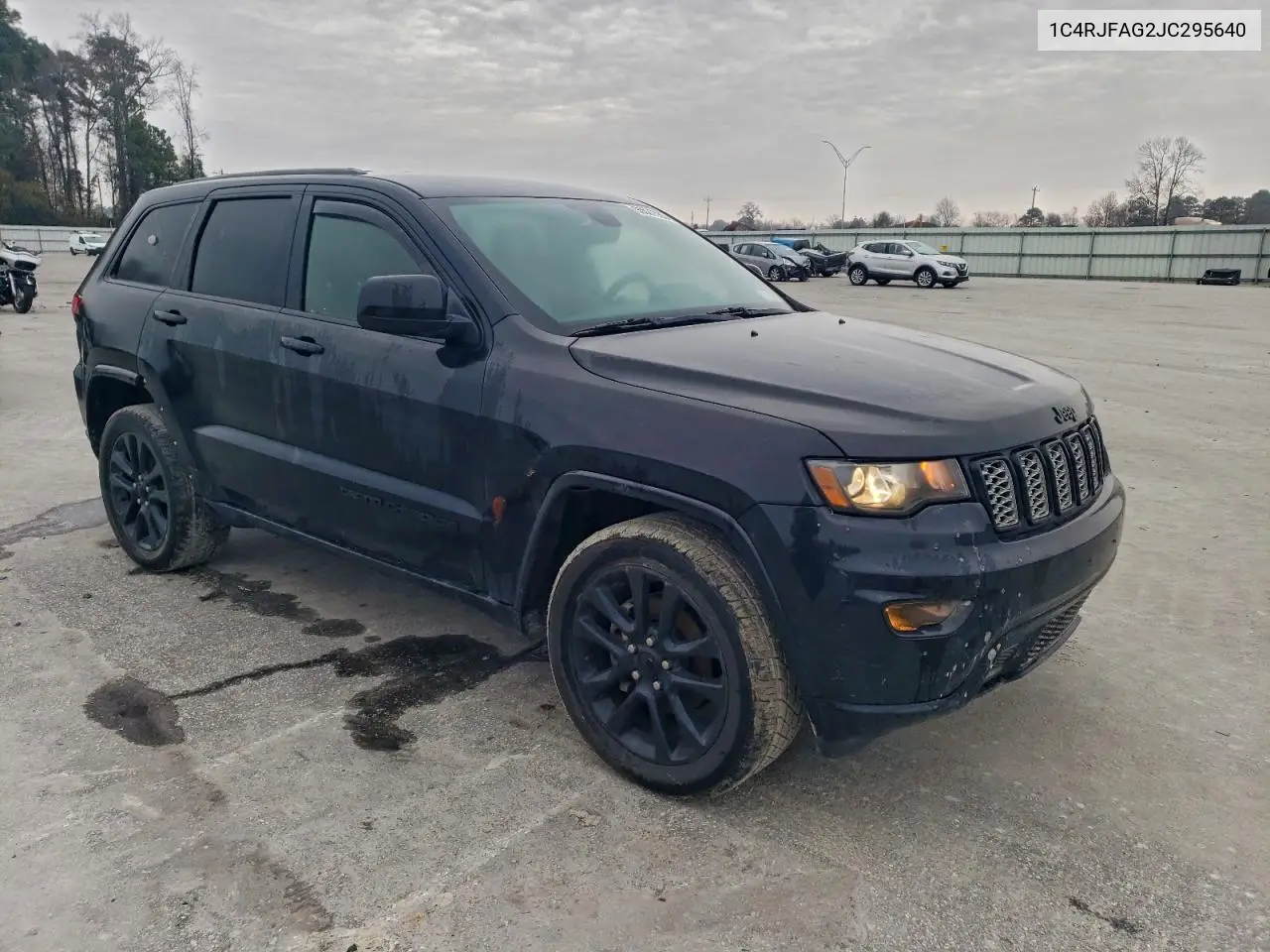 1C4RJFAG2JC295640 2018 Jeep Grand Cherokee Laredo