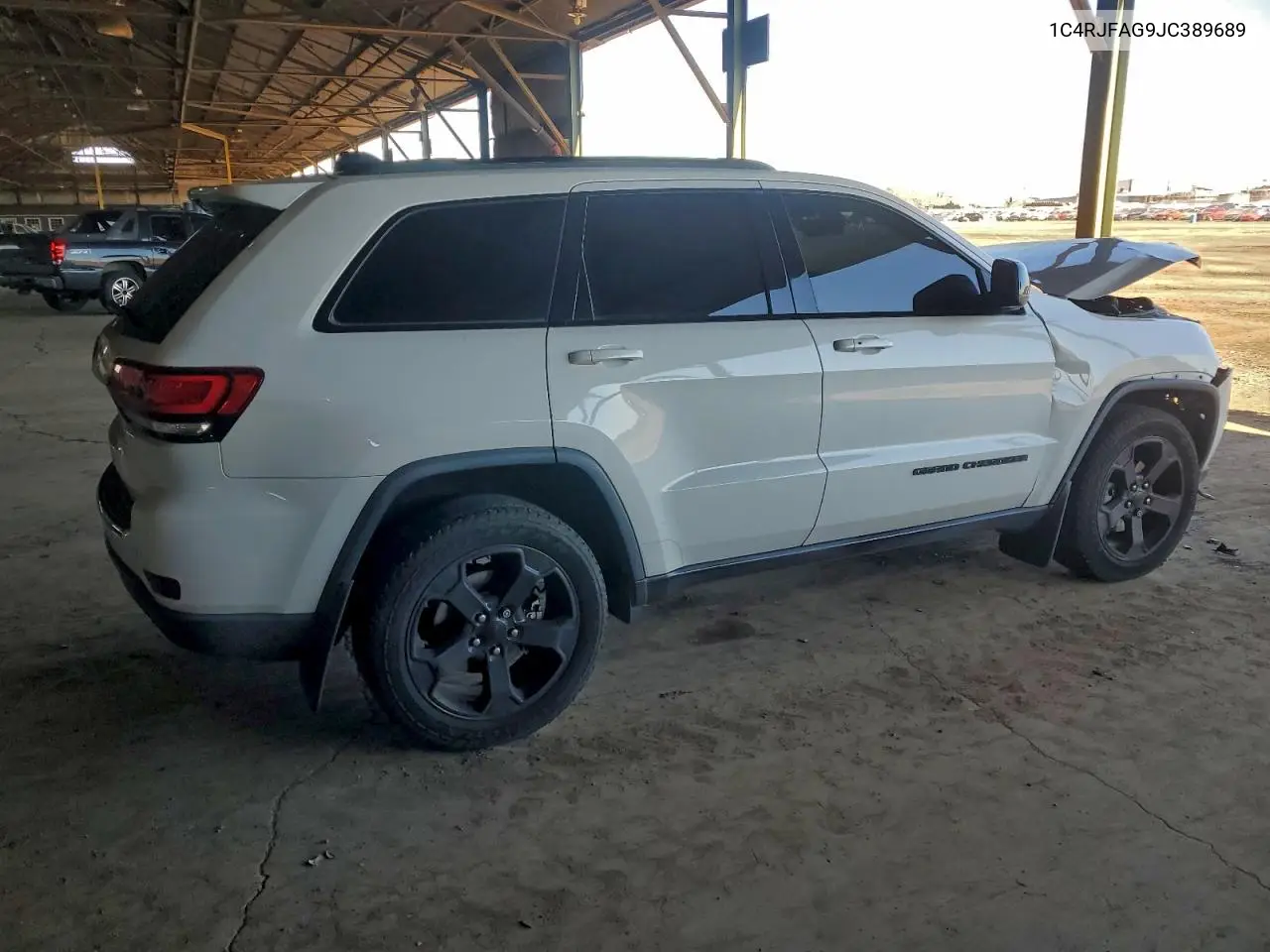 1C4RJFAG9JC389689 2018 Jeep Grand Cherokee Laredo