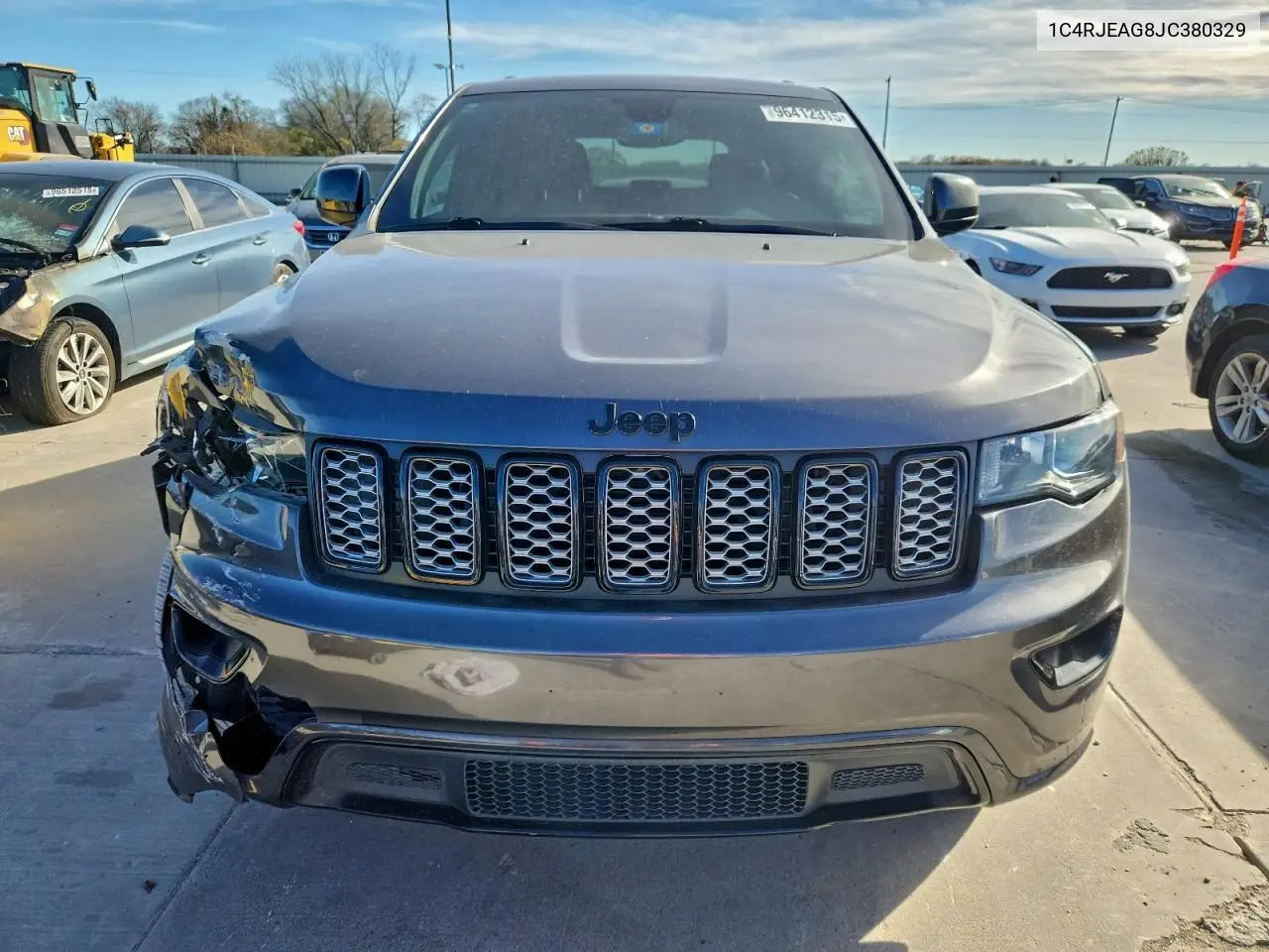 1C4RJEAG8JC380329 2018 Jeep Grand Cherokee Laredo