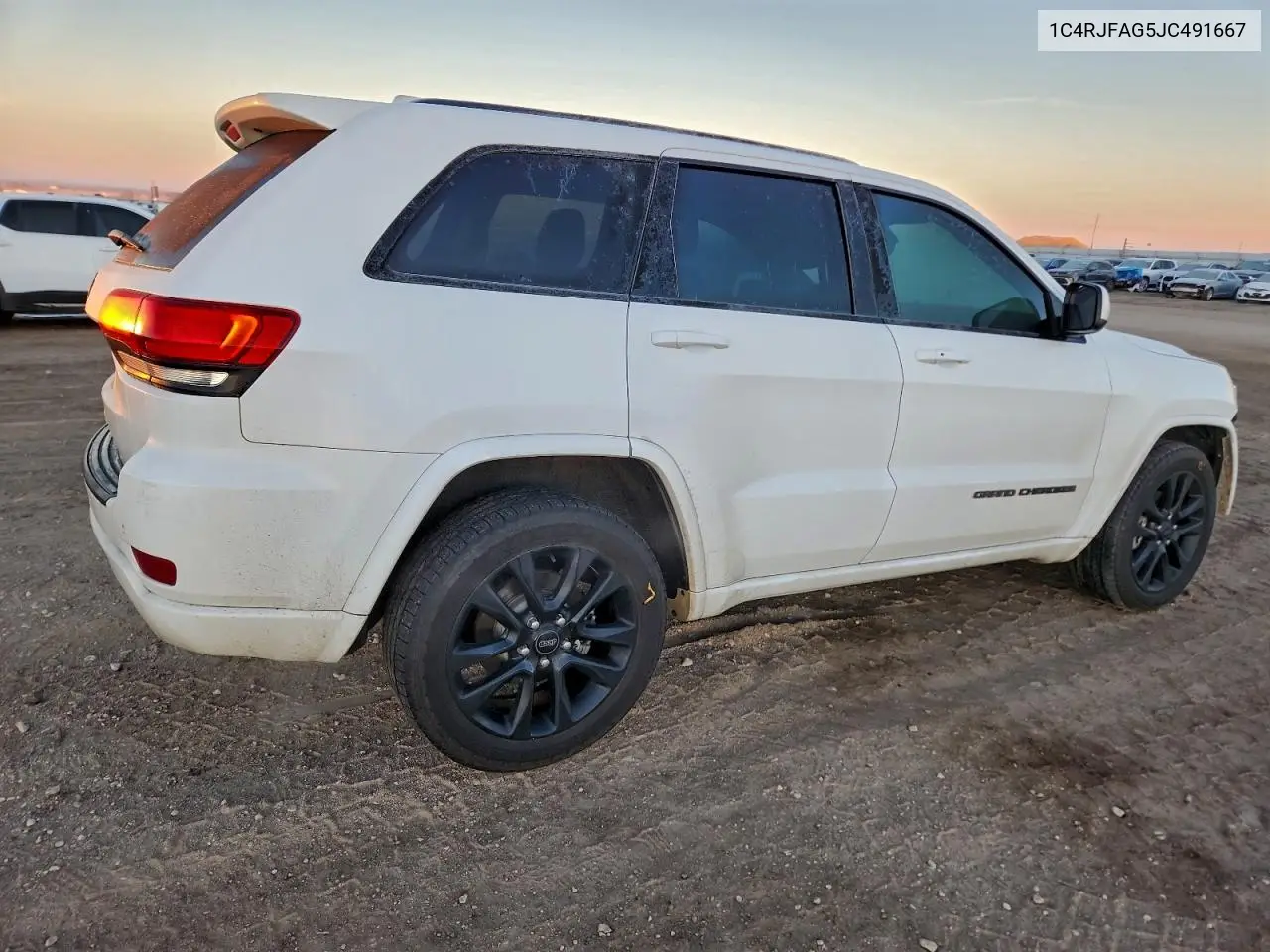 1C4RJFAG5JC491667 2018 Jeep Grand Cherokee Laredo