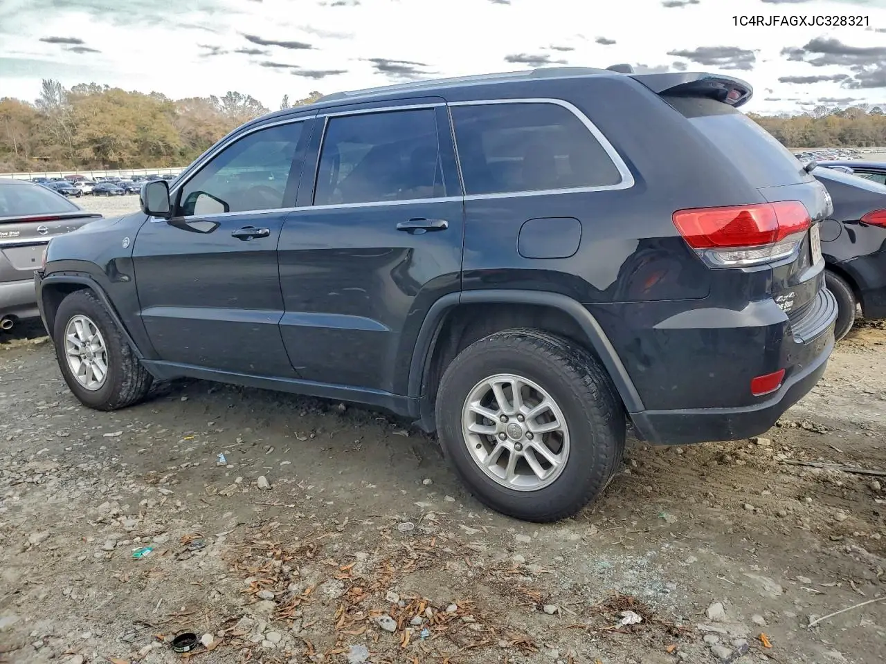 1C4RJFAGXJC328321 2018 Jeep Grand Cherokee Laredo