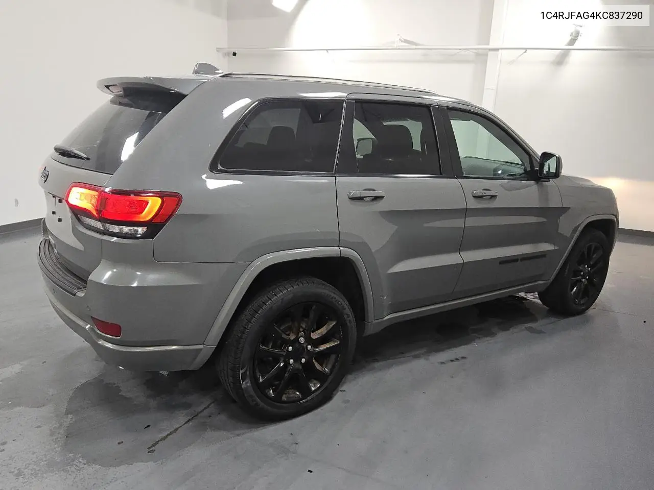 1C4RJFAG4KC837290 2019 Jeep Grand Cherokee Laredo