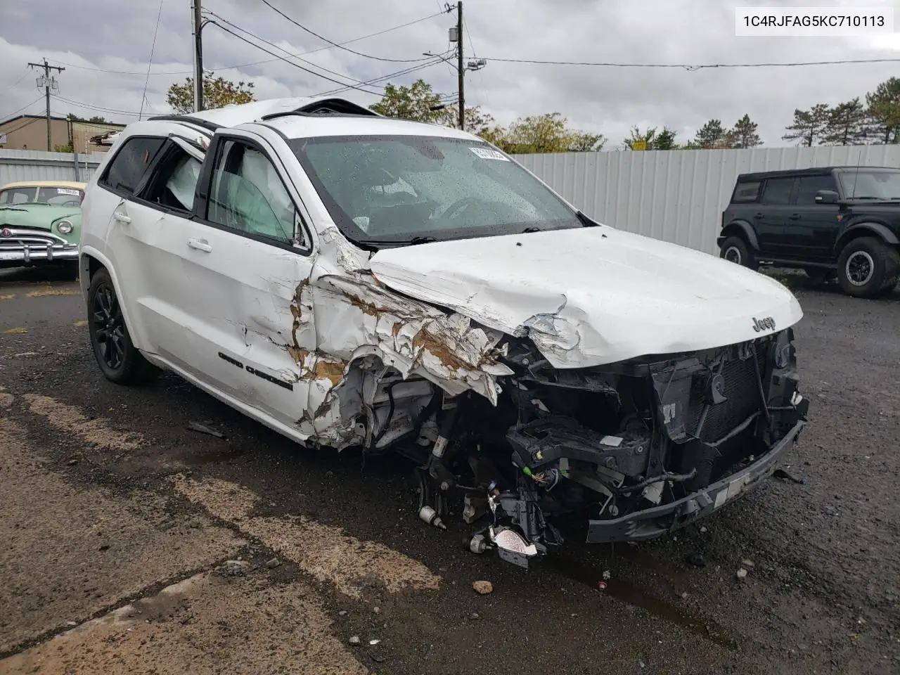 1C4RJFAG5KC710113 2019 Jeep Grand Cherokee Laredo