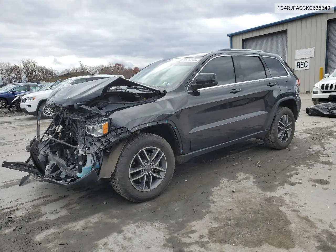 1C4RJFAG3KC635640 2019 Jeep Grand Cherokee Laredo