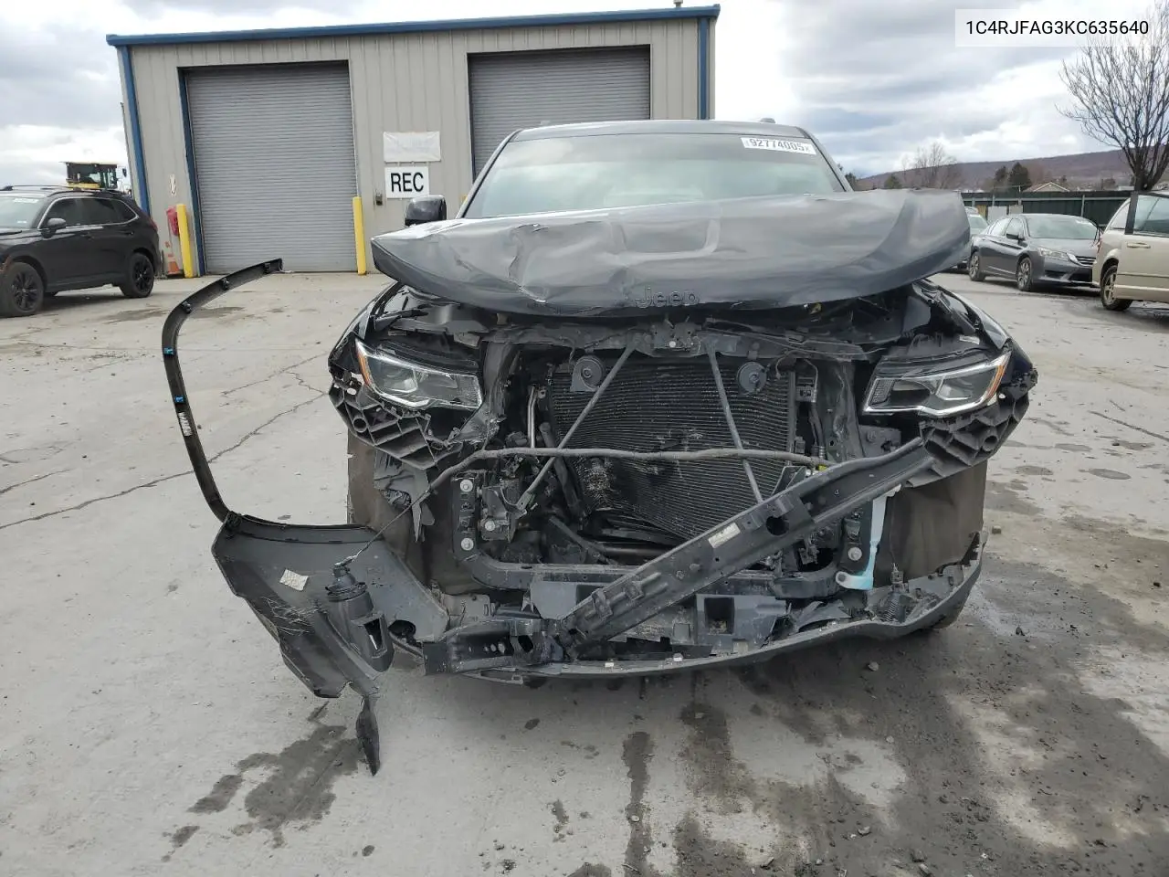 1C4RJFAG3KC635640 2019 Jeep Grand Cherokee Laredo