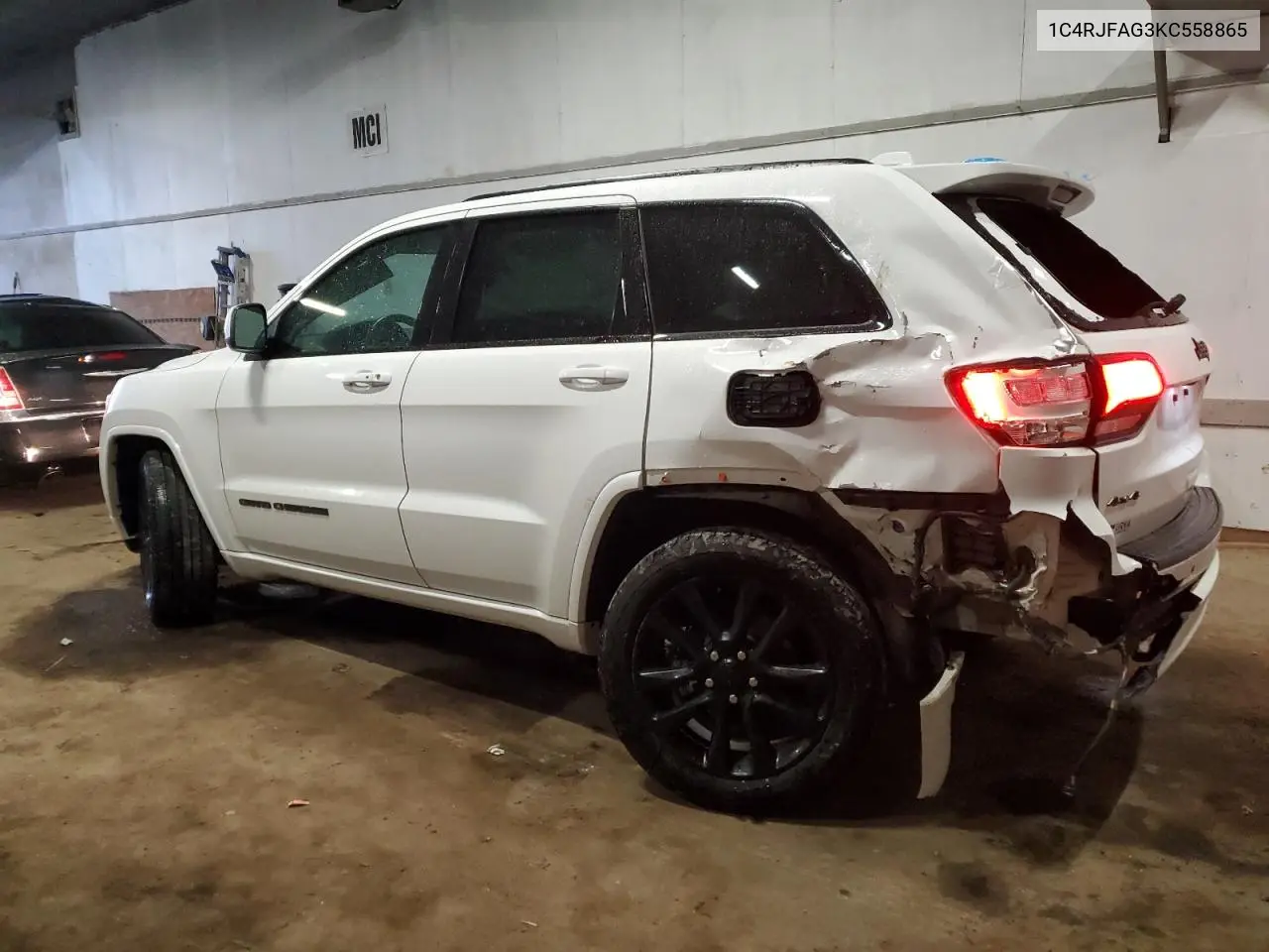 1C4RJFAG3KC558865 2019 Jeep Grand Cherokee Laredo