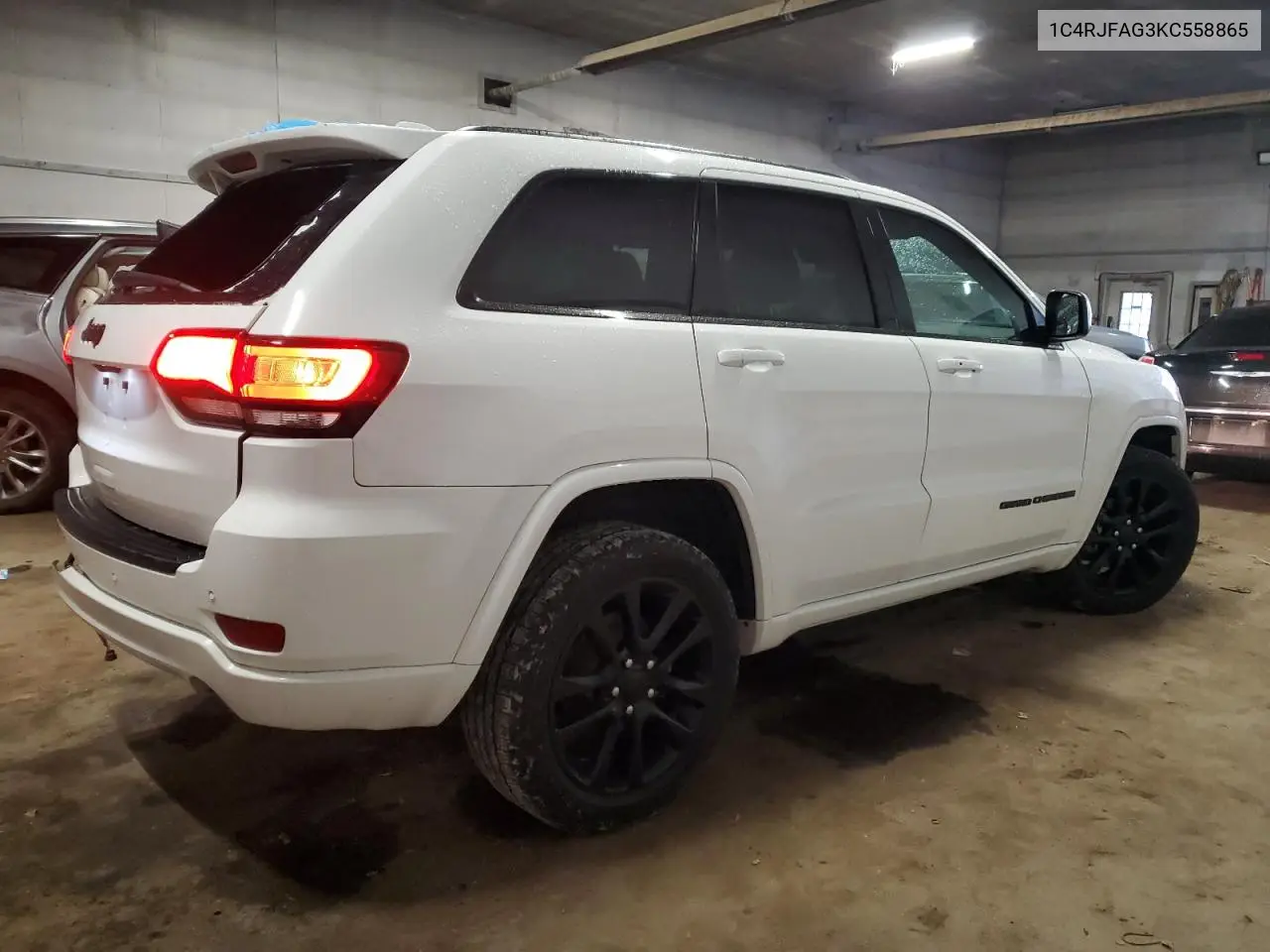 1C4RJFAG3KC558865 2019 Jeep Grand Cherokee Laredo