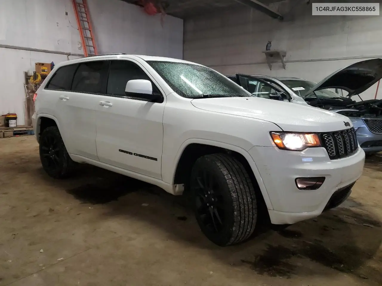 1C4RJFAG3KC558865 2019 Jeep Grand Cherokee Laredo