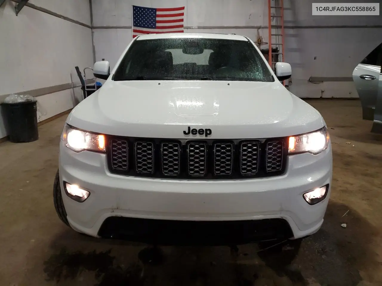 1C4RJFAG3KC558865 2019 Jeep Grand Cherokee Laredo