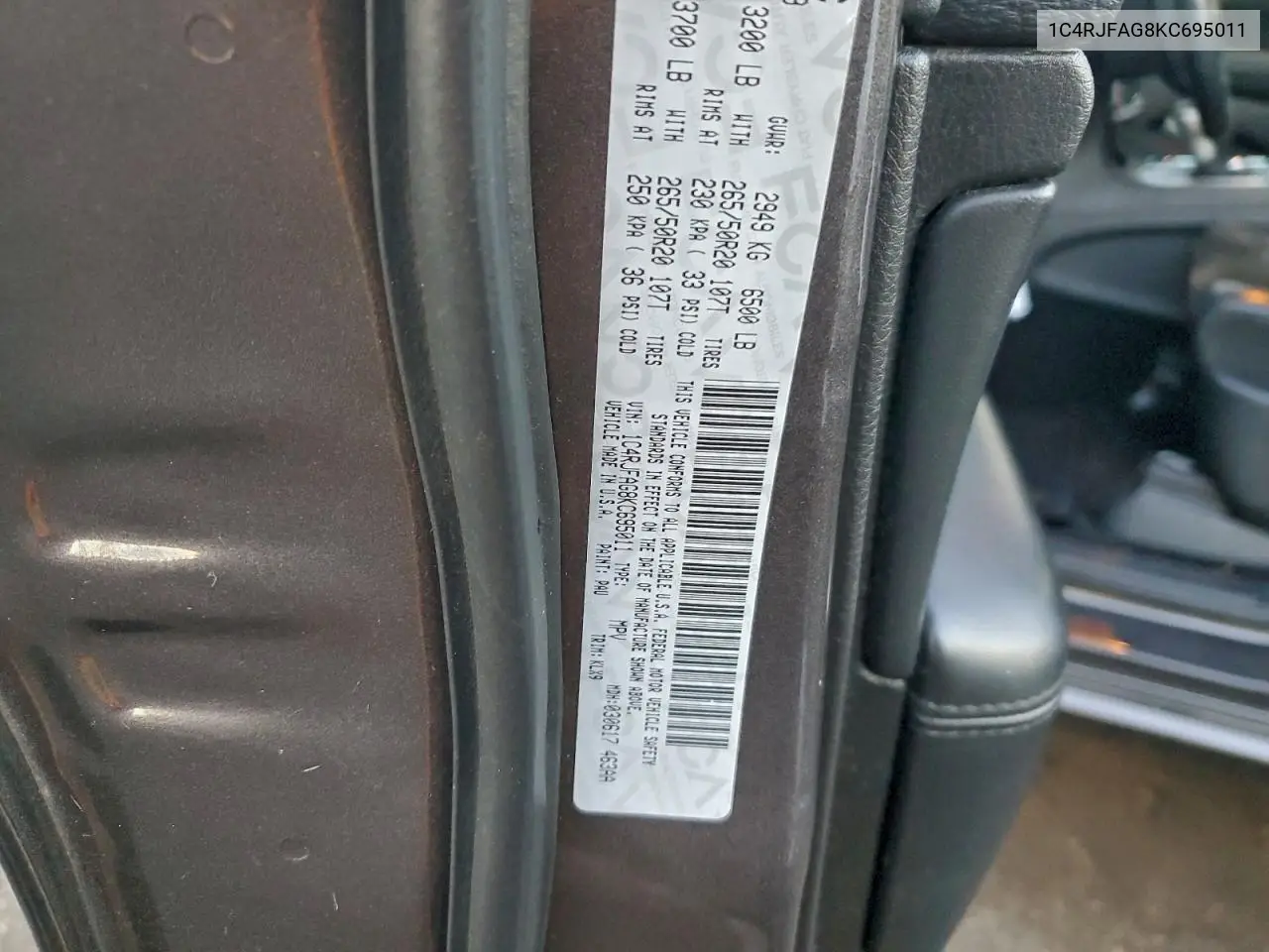 1C4RJFAG8KC695011 2019 Jeep Grand Cherokee Laredo