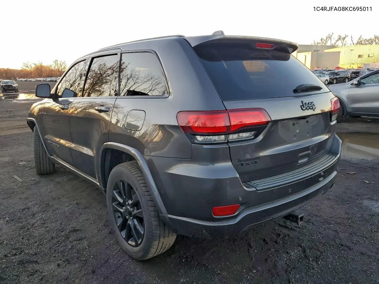 1C4RJFAG8KC695011 2019 Jeep Grand Cherokee Laredo