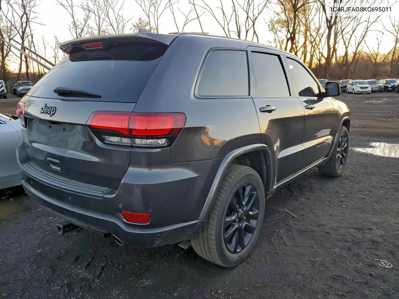 1C4RJFAG8KC695011 2019 Jeep Grand Cherokee Laredo
