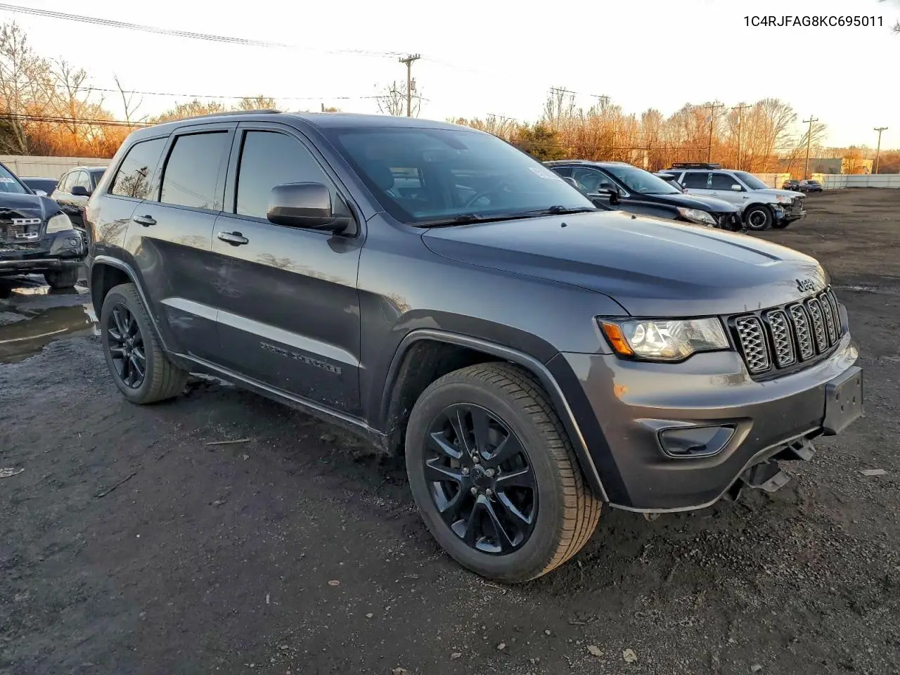 1C4RJFAG8KC695011 2019 Jeep Grand Cherokee Laredo