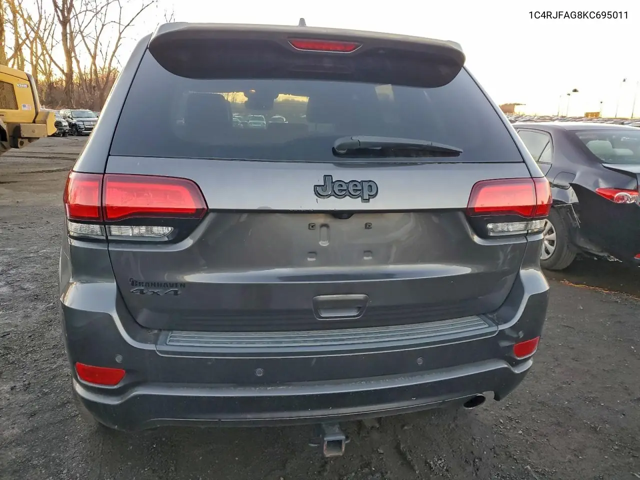 1C4RJFAG8KC695011 2019 Jeep Grand Cherokee Laredo