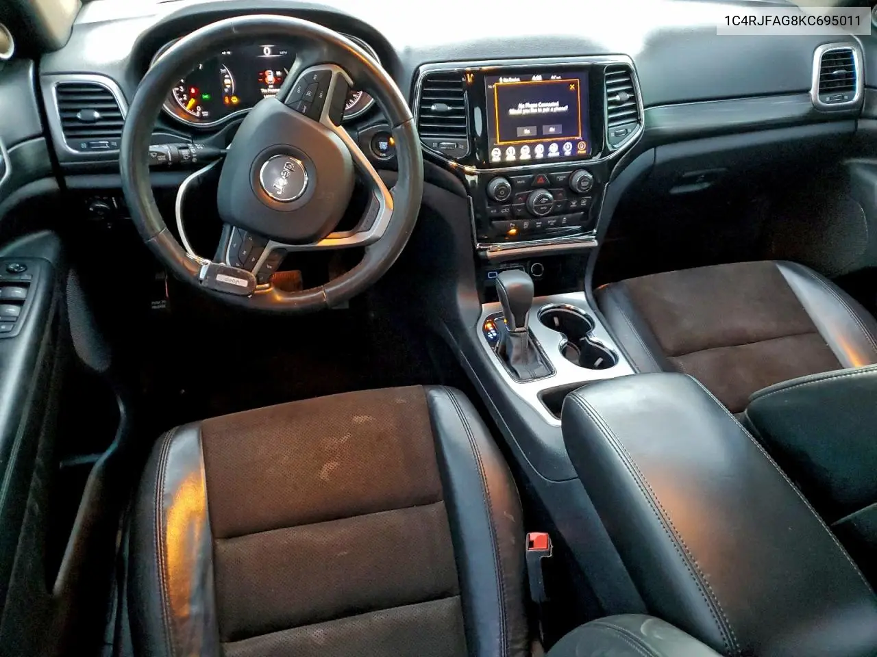 1C4RJFAG8KC695011 2019 Jeep Grand Cherokee Laredo